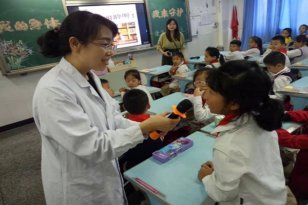 送健康进校园2.jpg